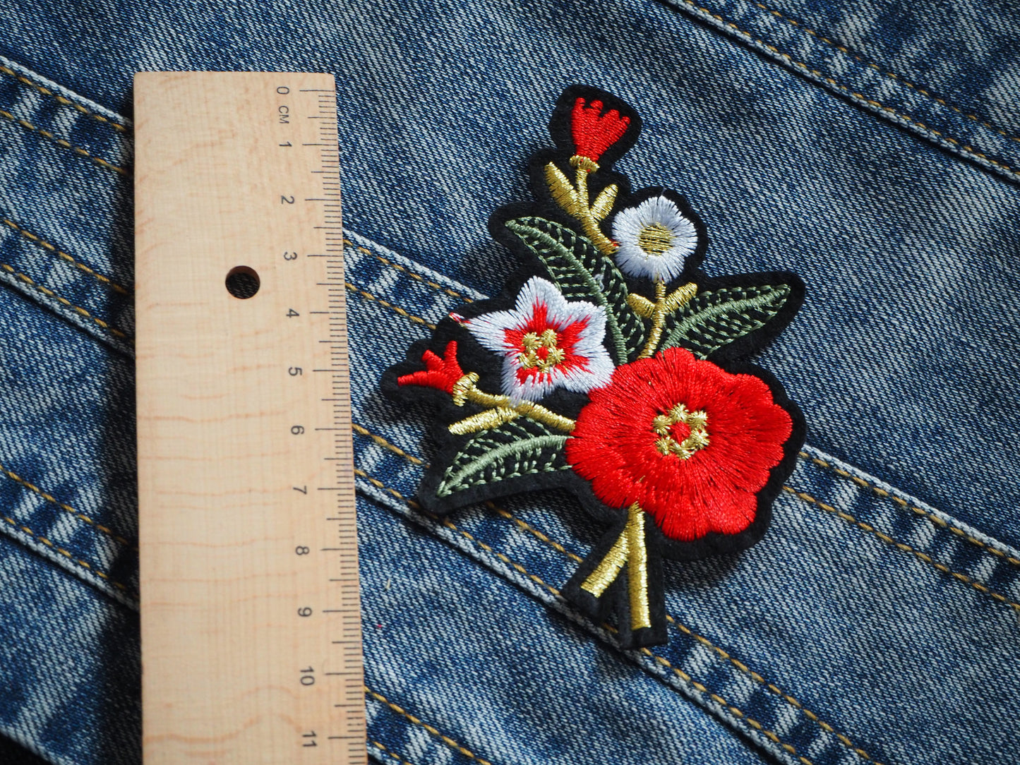 Red and White Flowers Patch (golden thread)
