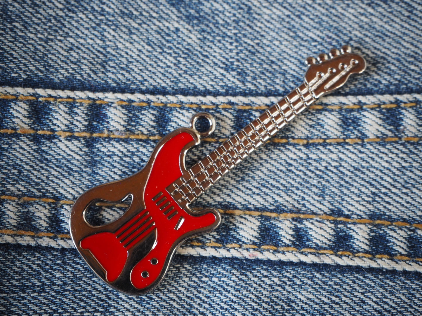 GUITAR metal pendant