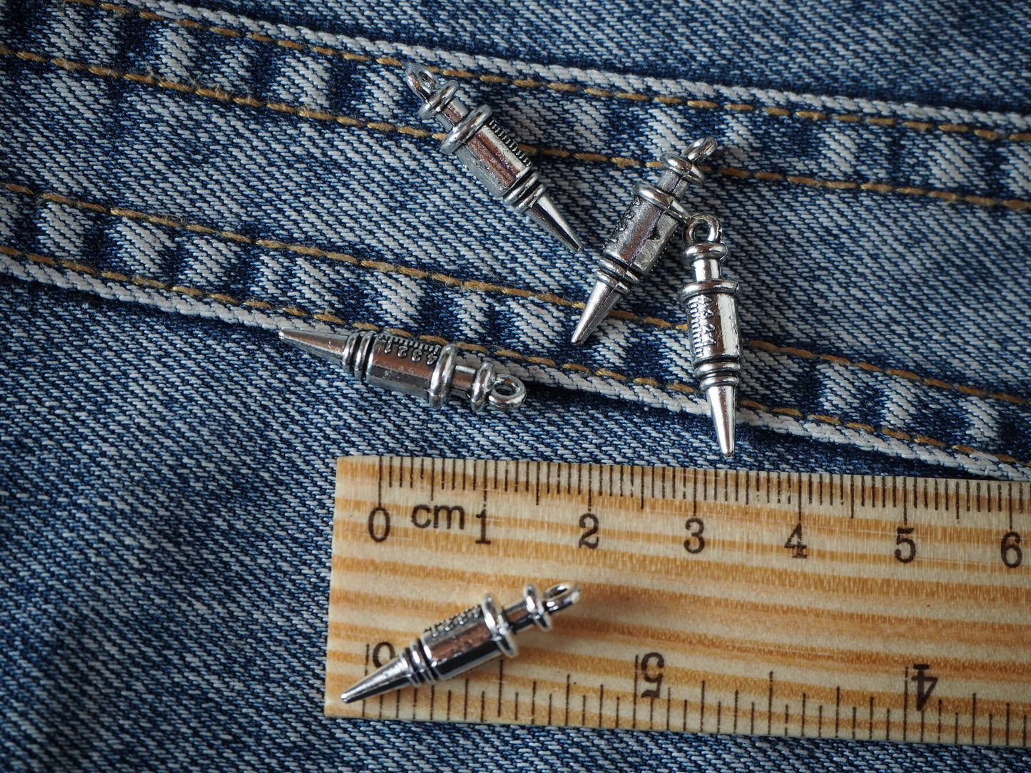Metal pendant