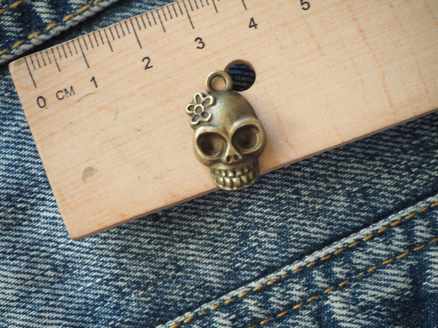 Skull metal pendant