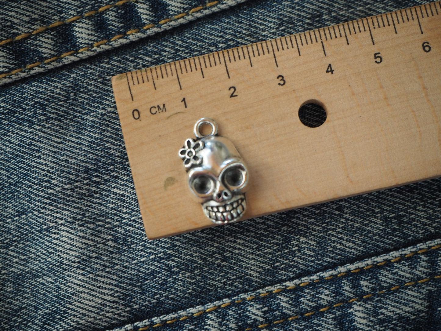 Skull metal pendant