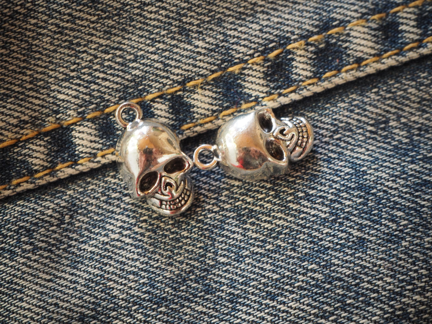 Skull metal pendant