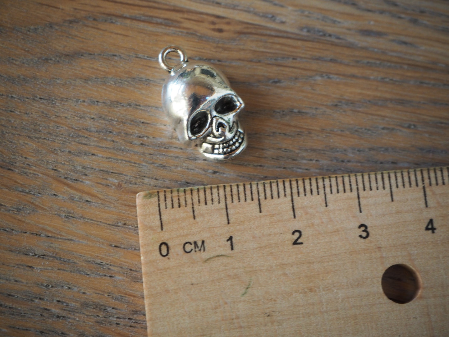 Skull metal pendant