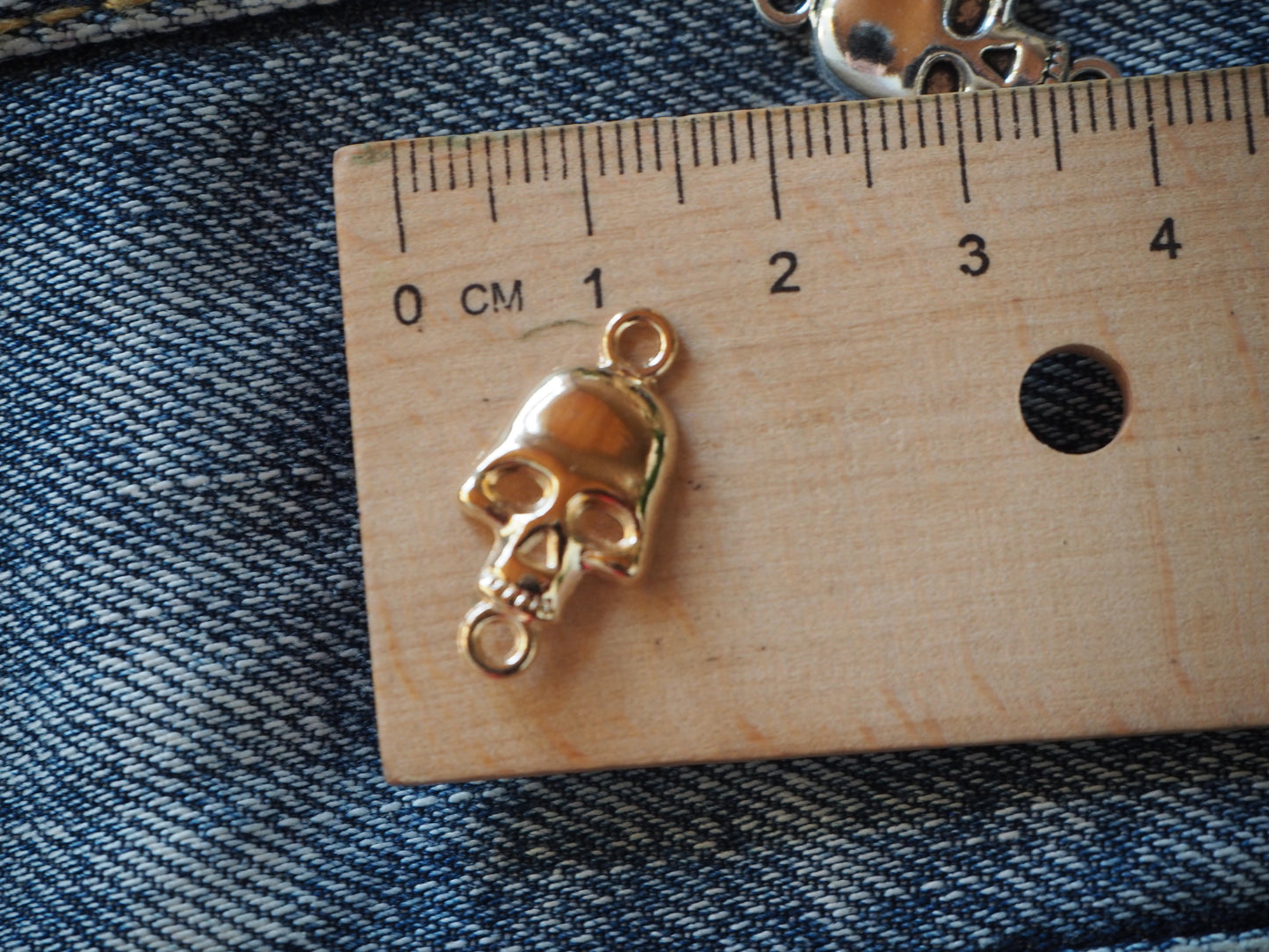 Skull metal pendant