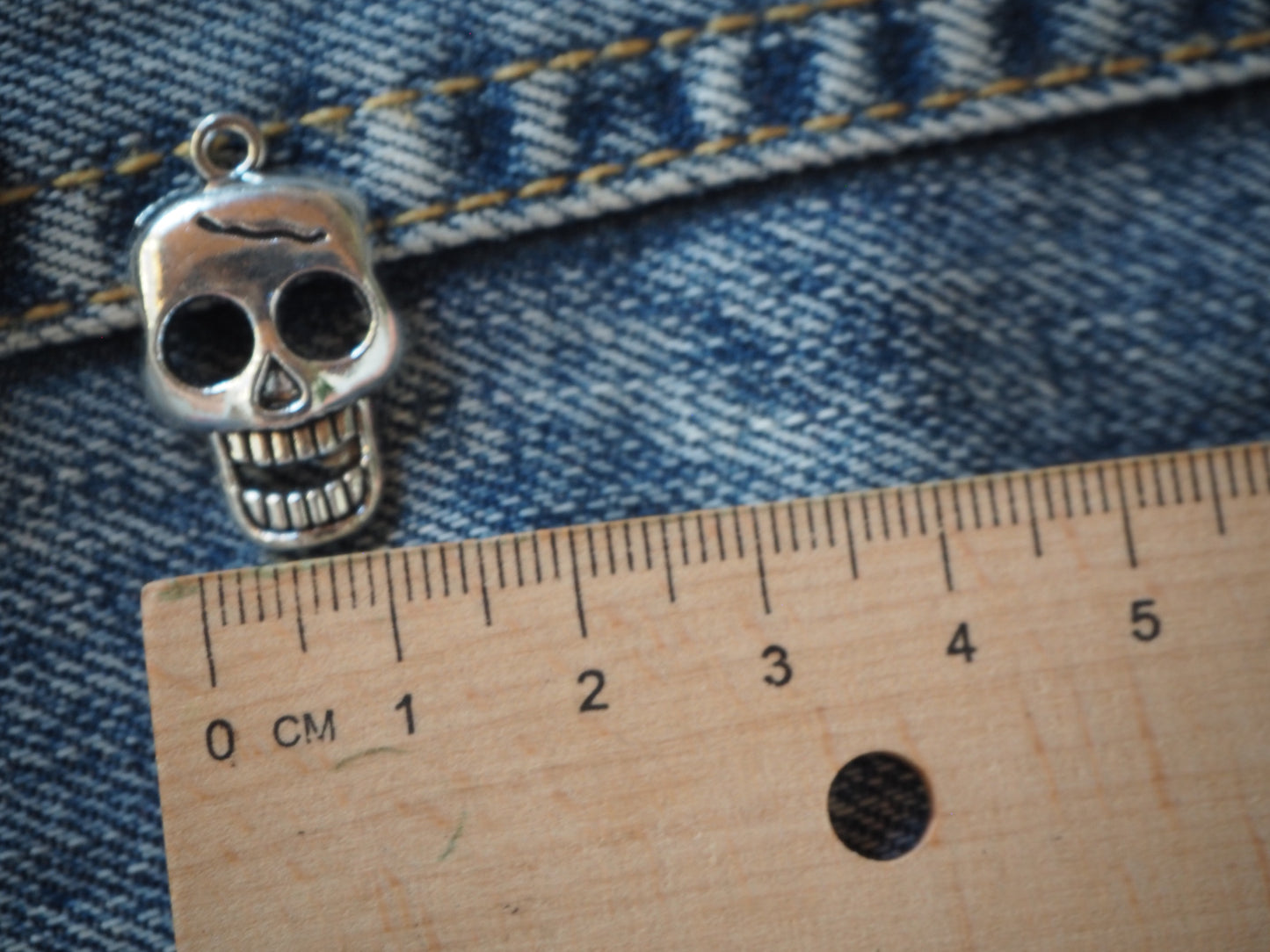 Skull metal pendant