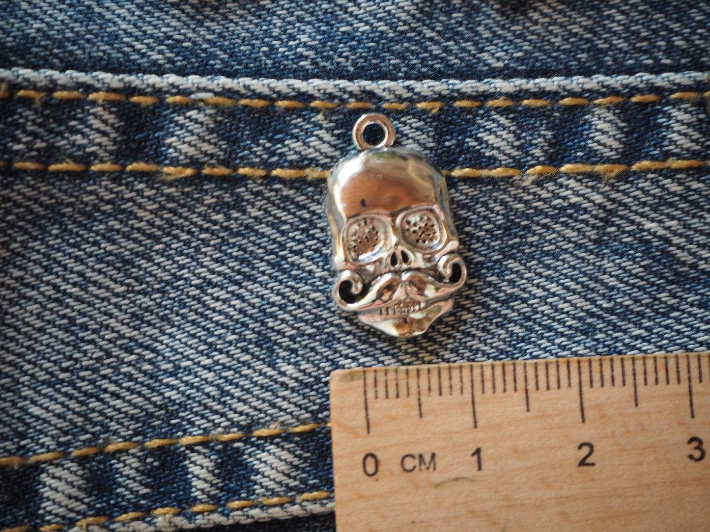 Skull metal pendant