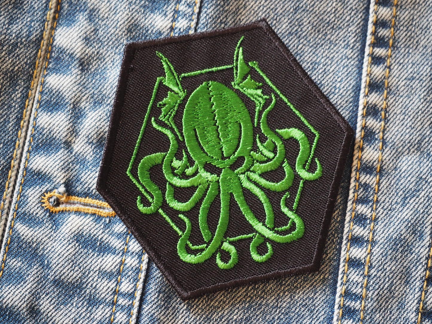 - Chtulhu Lovecraft Necronomicon Embroidered Patch