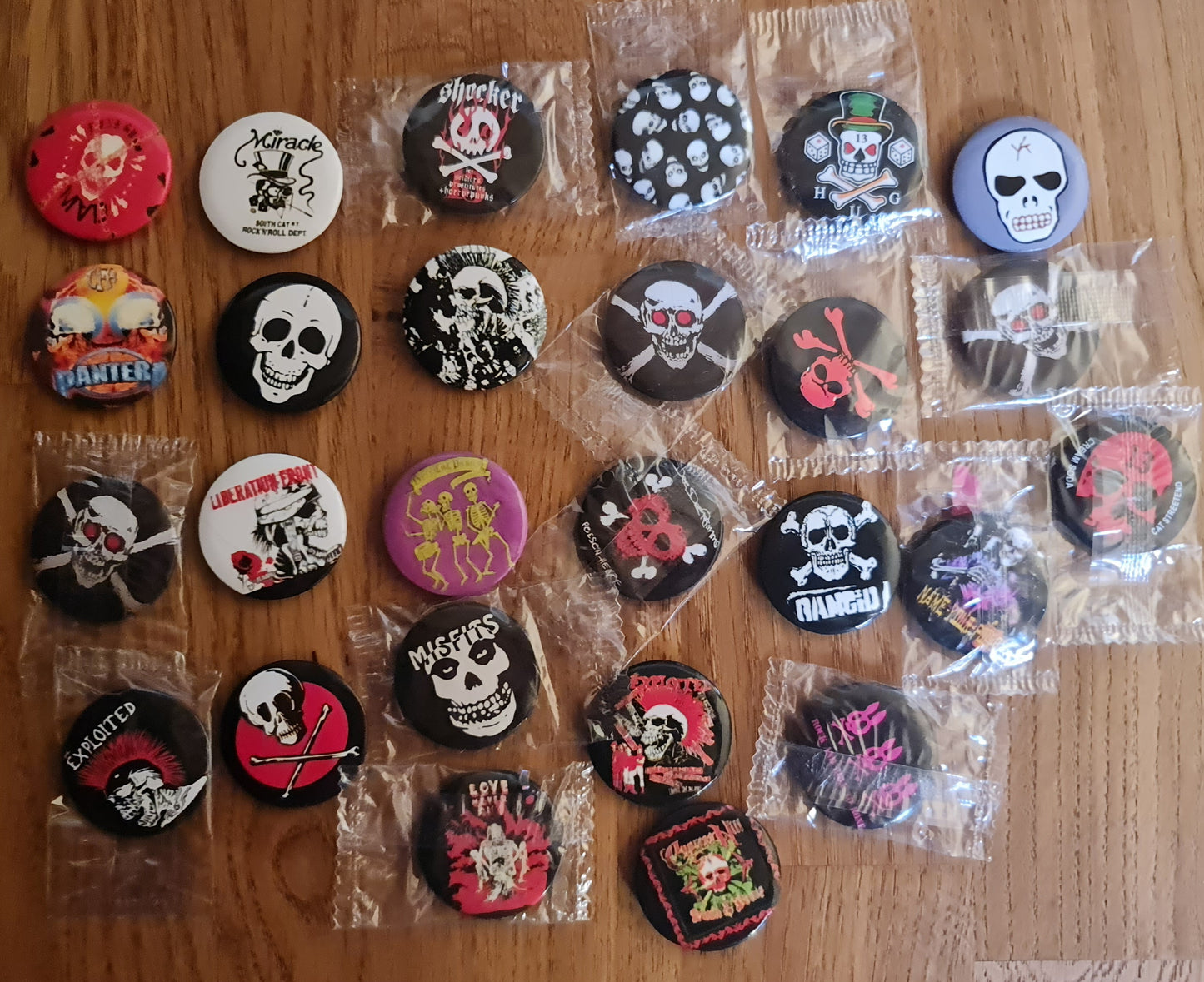 Metal Pins/Buttons (Punk/Black/Death/Thrash/Heavy Metal)