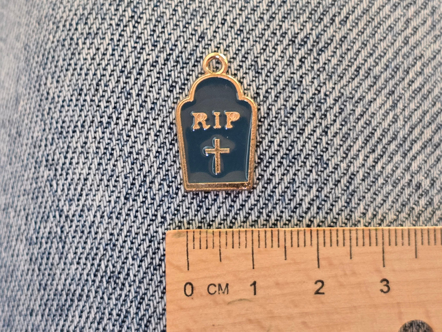 Tombstone metal pendant