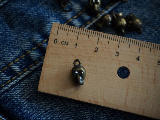 Skull Micro Metal Pendant