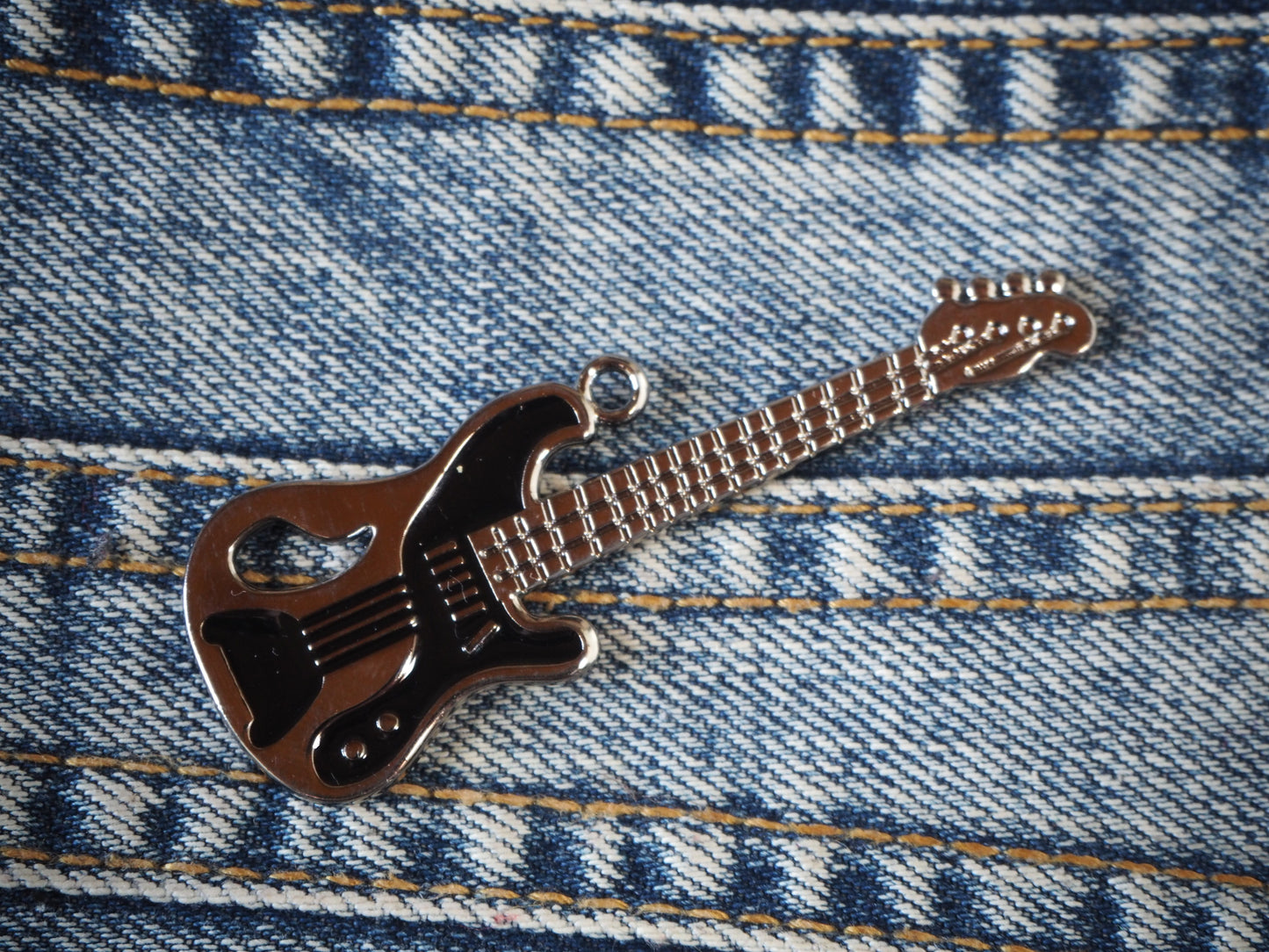 GUITAR metal pendant