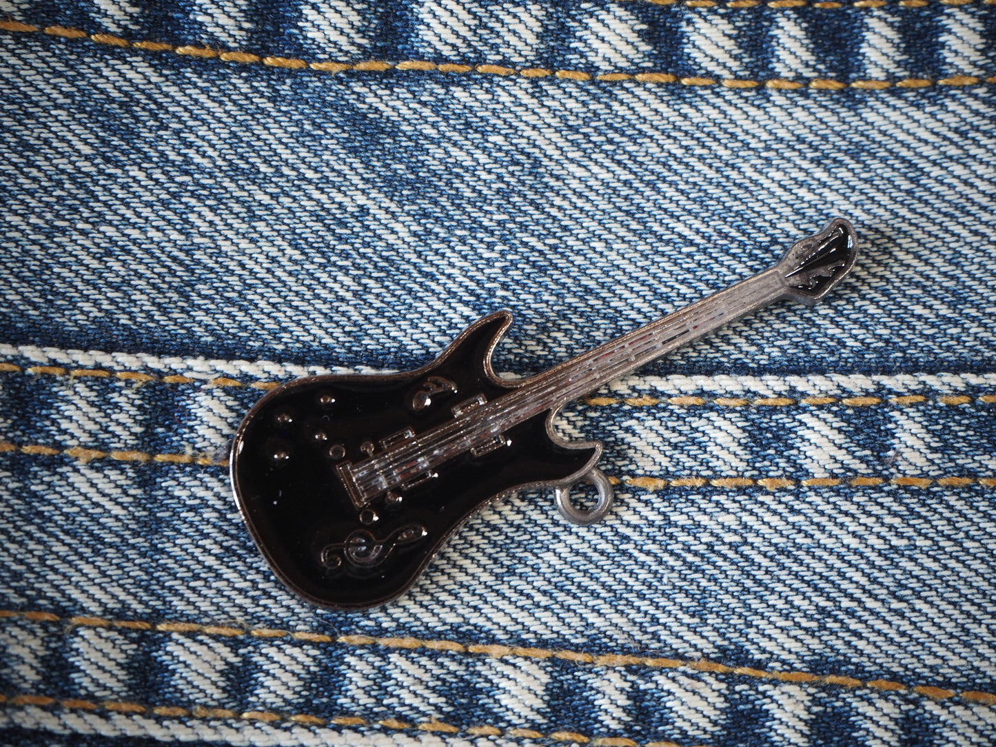 GUITAR metal pendant