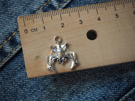Vampyr Metal Pendant