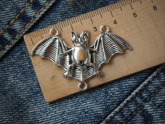 Vampyr Metal Pendant