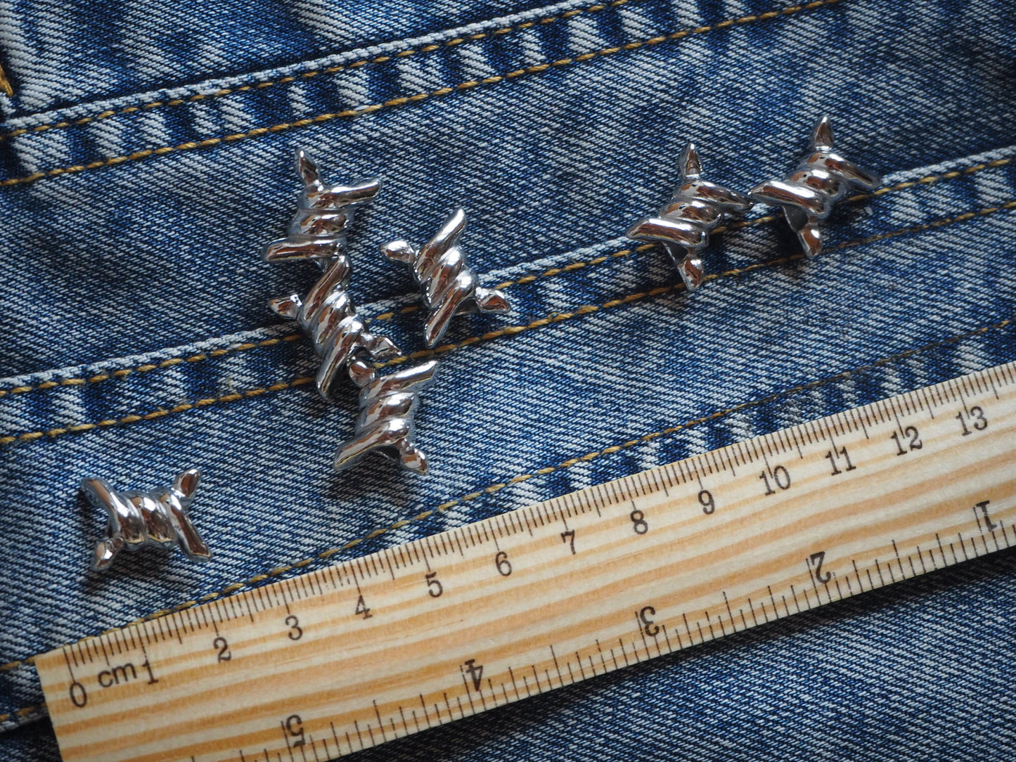 Barbed Wire Lace Charm (shoelace buckle)