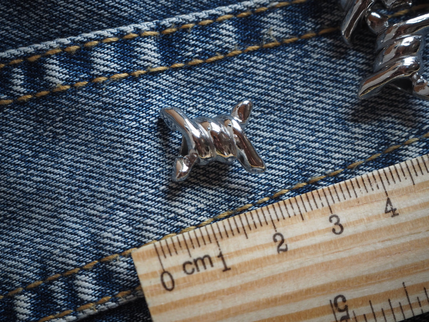 Barbed Wire Lace Charm (shoelace buckle)