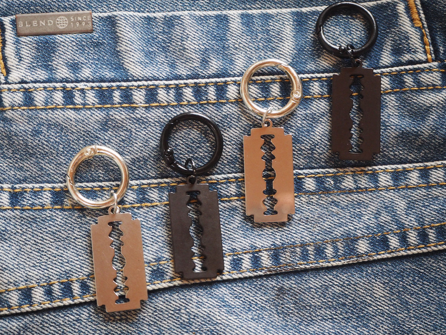 Razorblade Metal Pendant / Keyring (various colors)