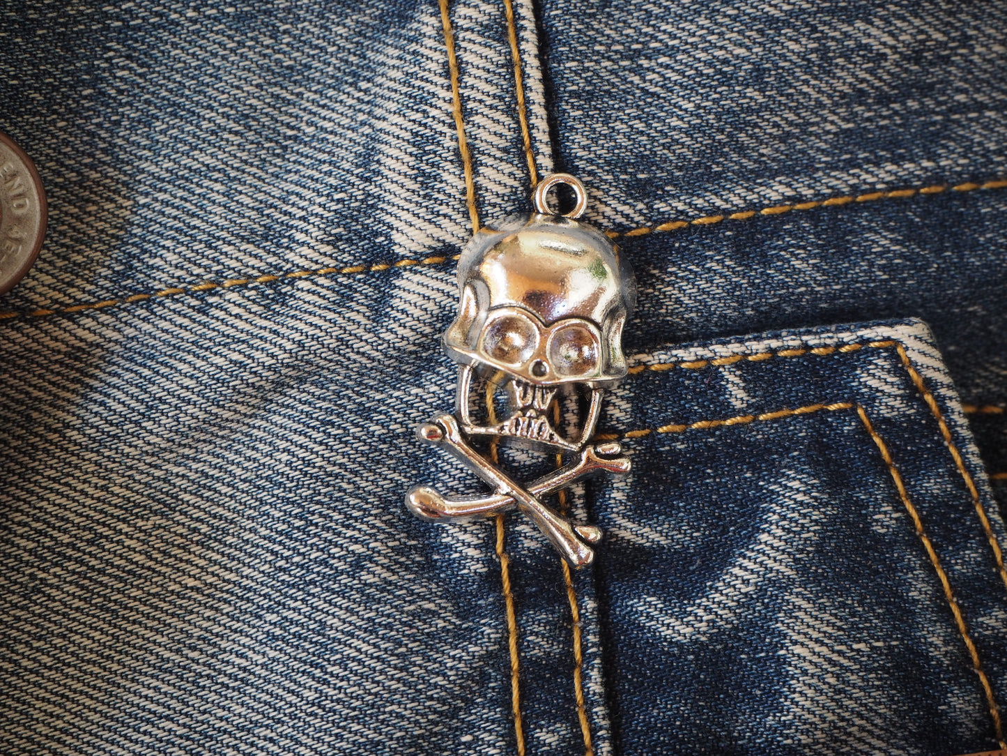 Skull metal pendant