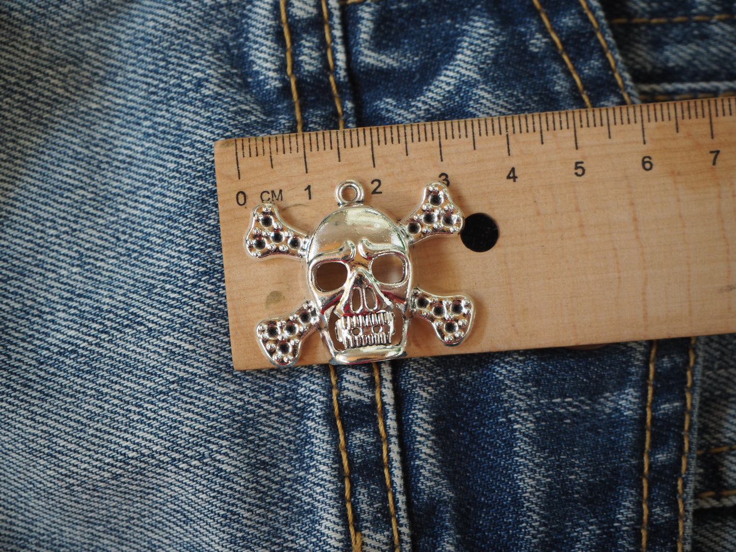 Skull metal pendant