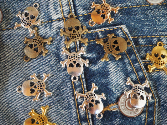 Skull metal pendant