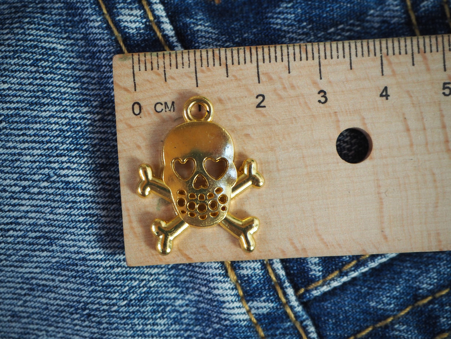 Skull metal pendant