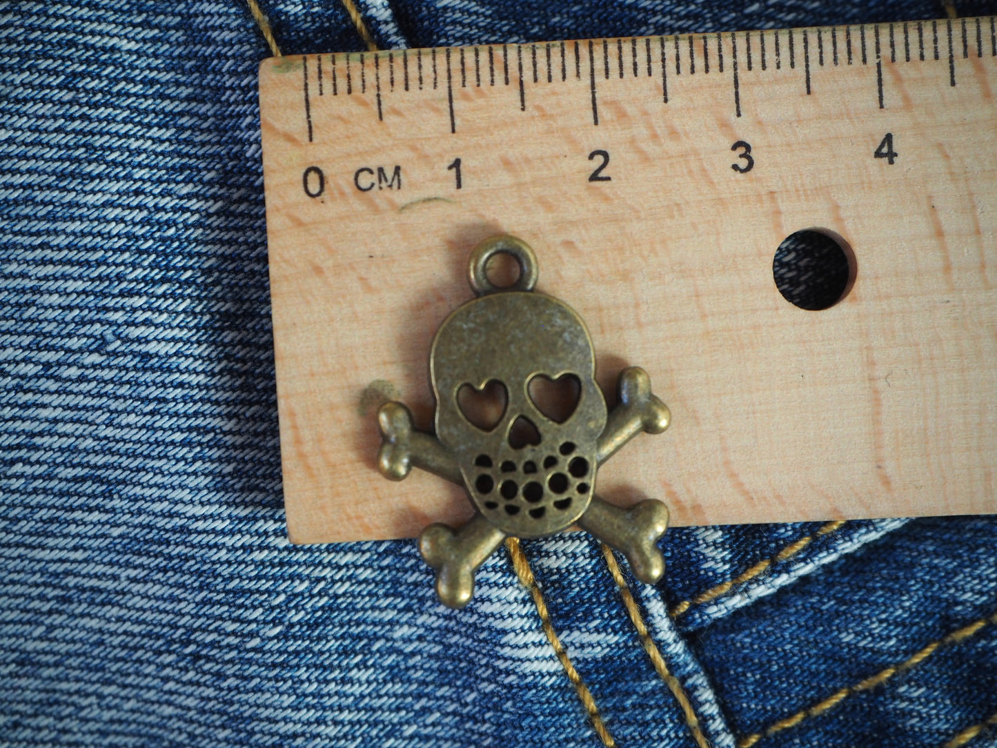 Skull metal pendant