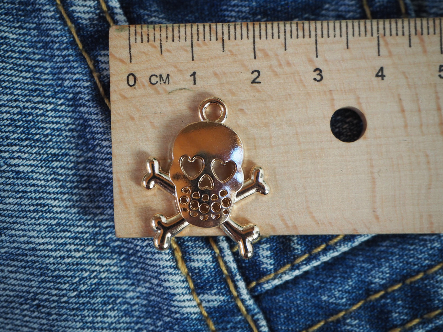 Skull metal pendant