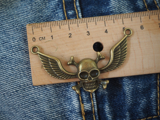 Skull metal pendant