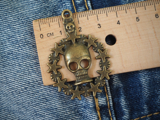 Skull metal pendant