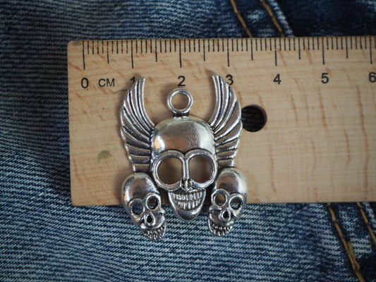 Skull metal pendant