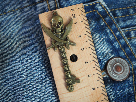 Skull metal pendant