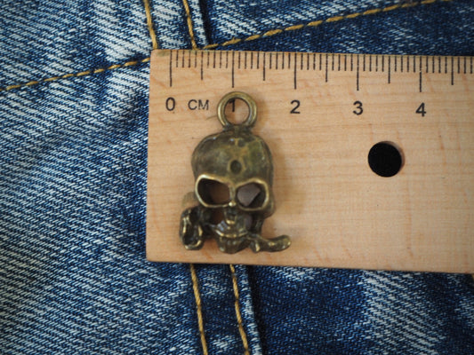 Skull metal pendant