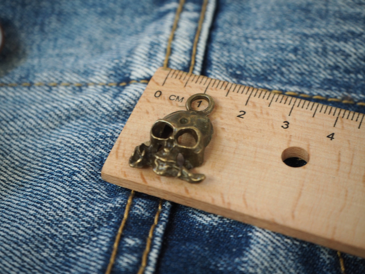 Skull metal pendant