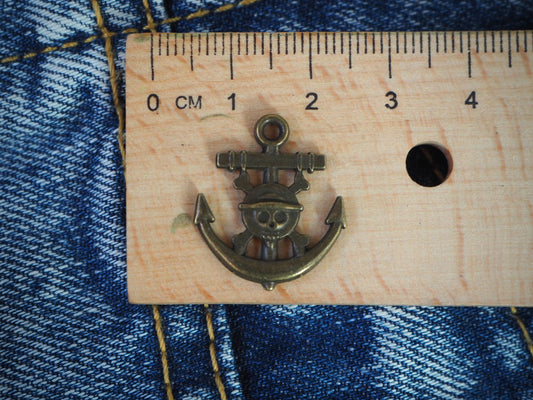 Skull metal pendant