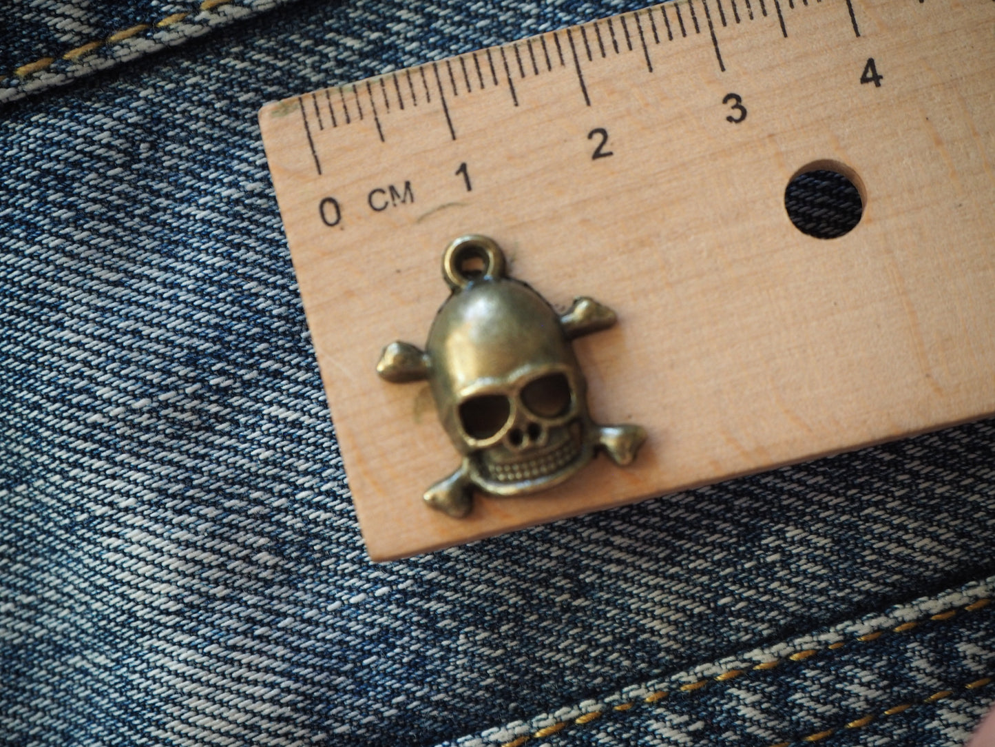Skull metal pendant