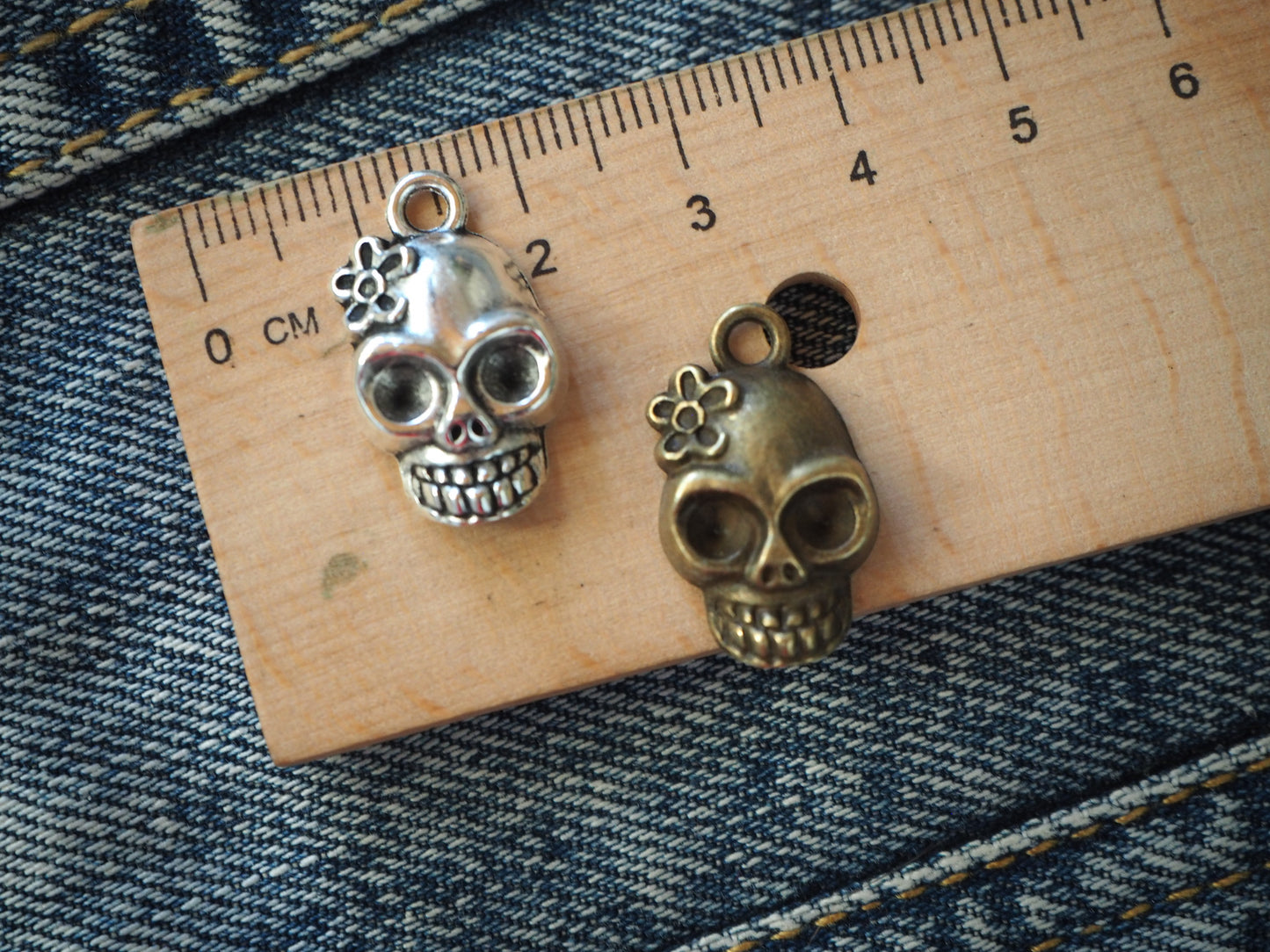 Skull metal pendant