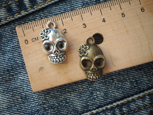 Skull metal pendant
