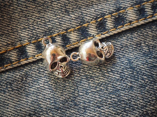 Skull metal pendant