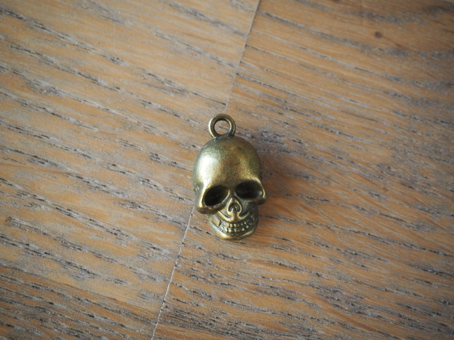Skull metal pendant