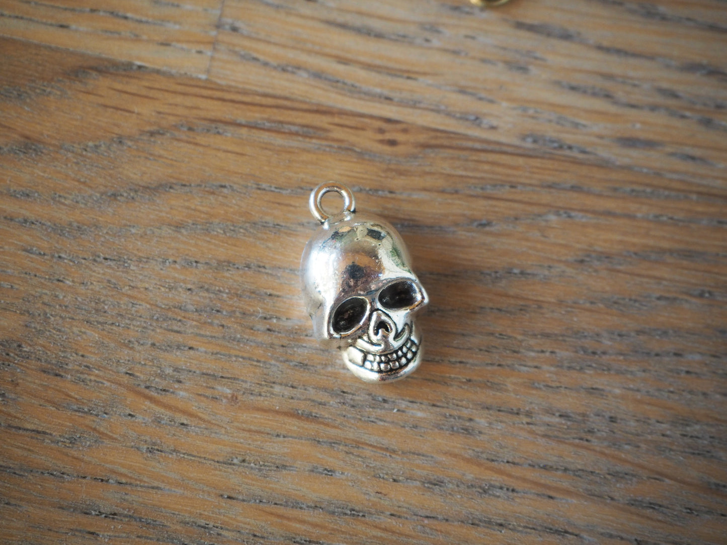 Skull metal pendant