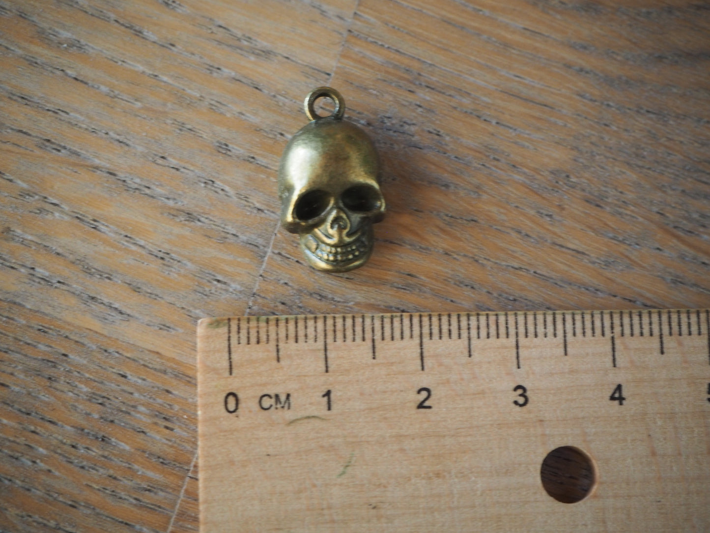 Skull metal pendant