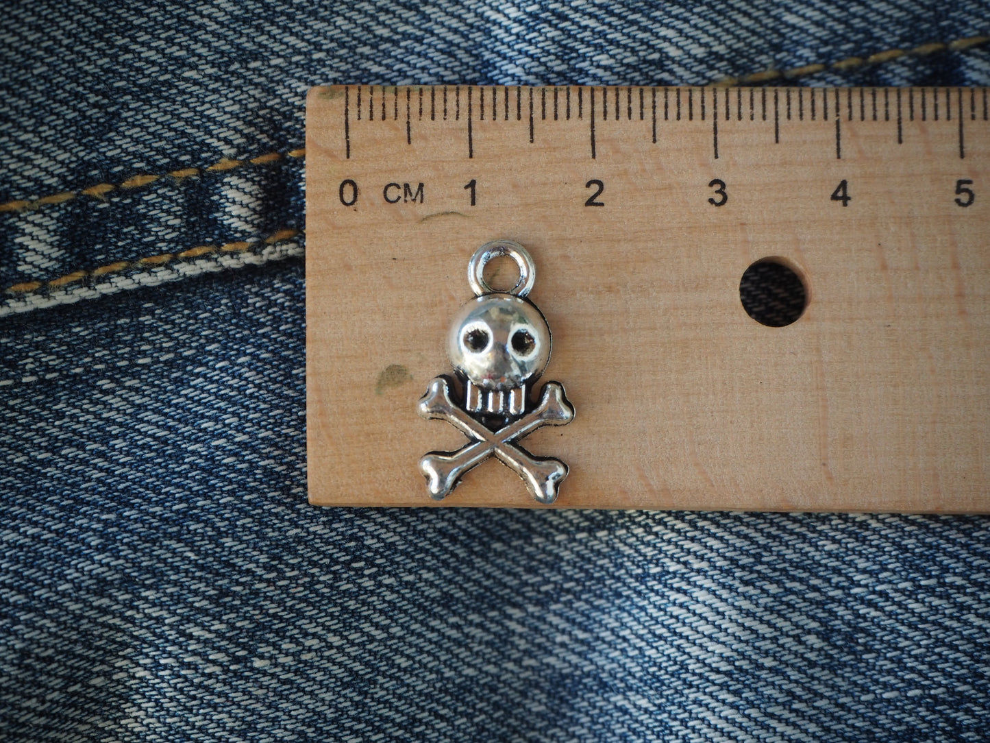 Skull metal pendant