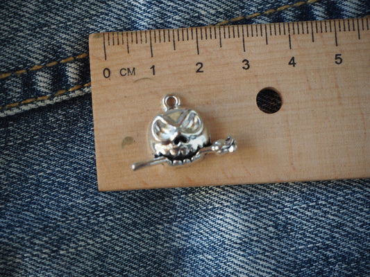 Skull metal pendant