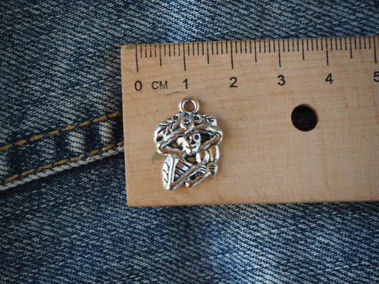 Skull metal pendant