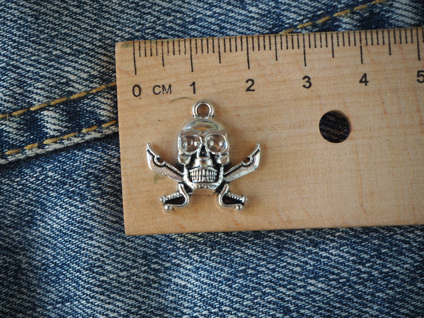 Skull metal pendant