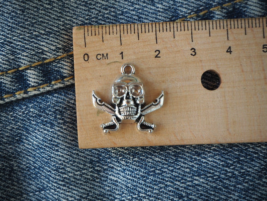 Skull metal pendant