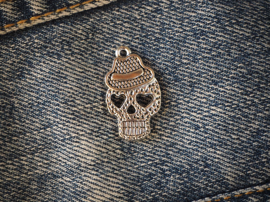 Skull metal pendant
