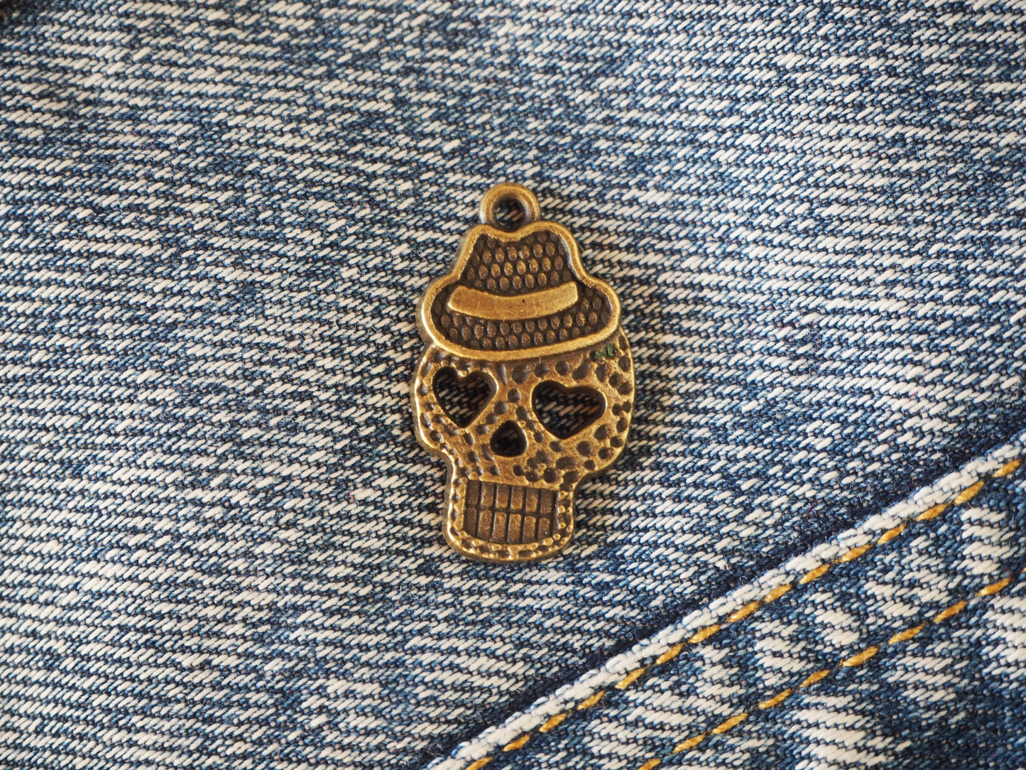 Skull metal pendant
