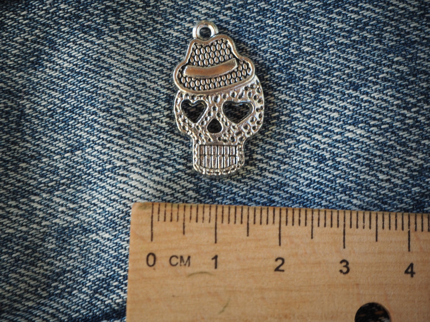 Skull metal pendant
