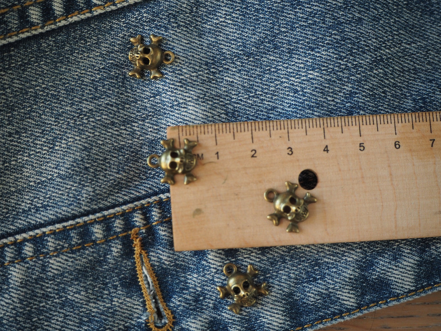 Skull metal pendant